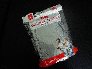 ダイソーのサウナスーツ300円商品