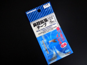 鼻腔拡張テープによりいびきを抑える